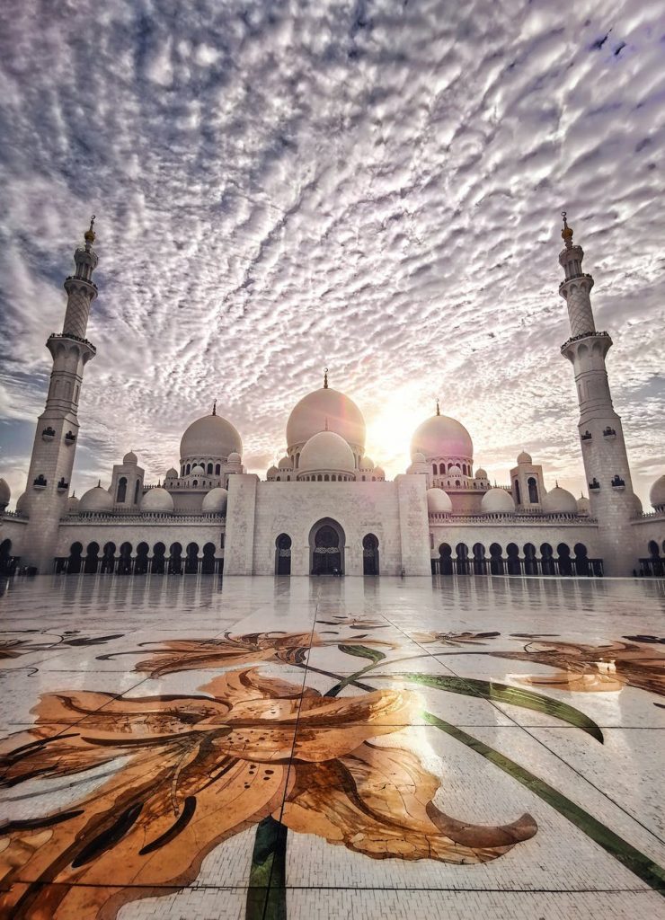 photo of a white muslim mosque